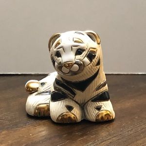 DeRosa Rinconada Hand crafted ceramic white tiger